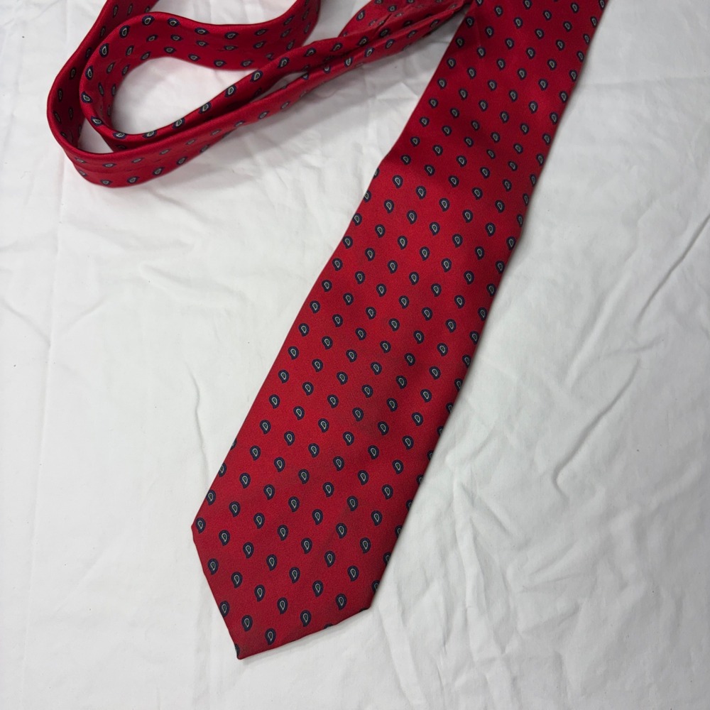 Resilio Mens Red Micro Paisley Silk Necktie Classic Business Formal Tie